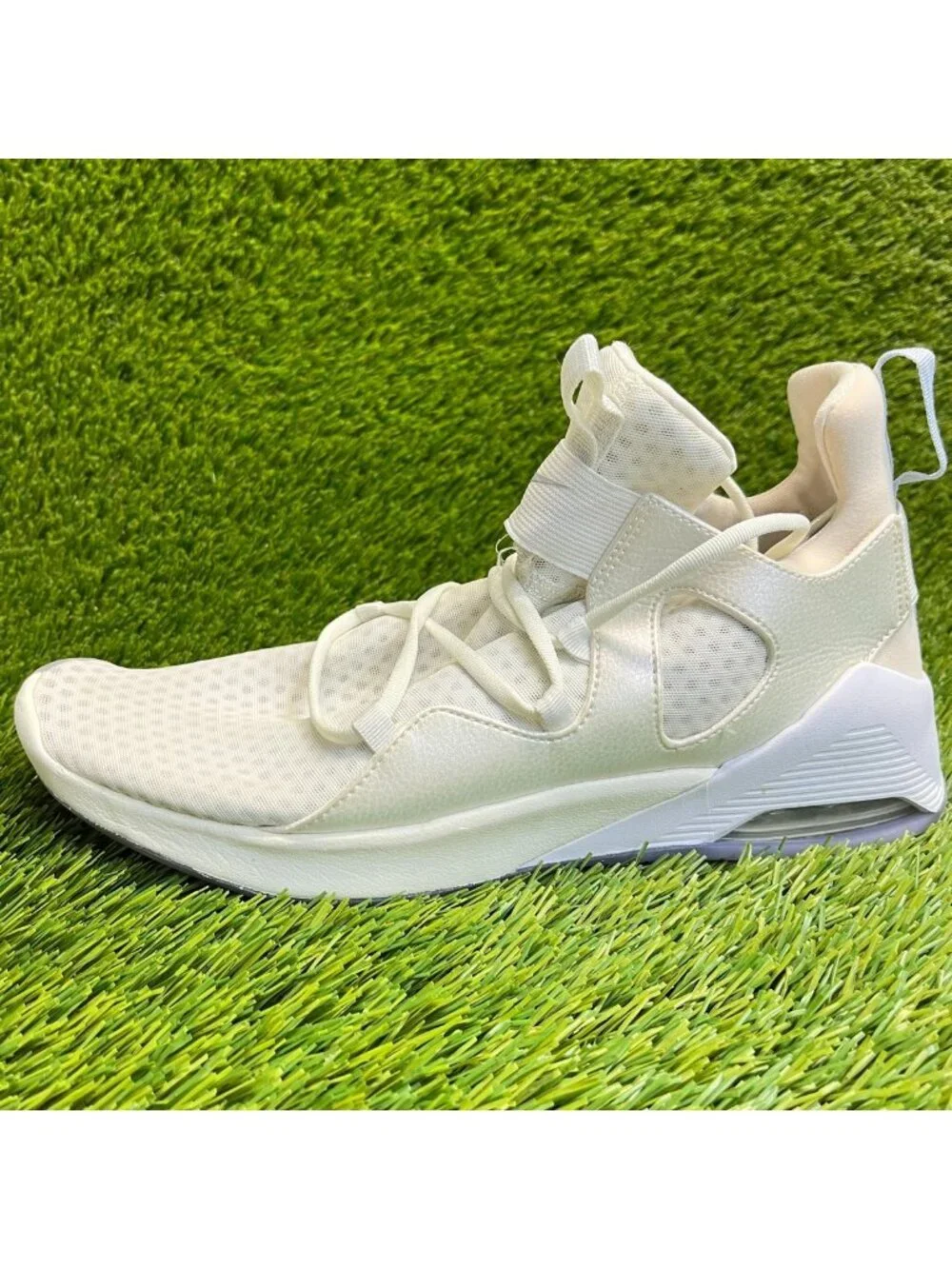 Nike Air Alluxe Womens Size 10 Beige White Athletic Training Shoes Sneakers